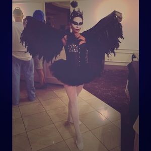 Black Swan Halloween Costume.